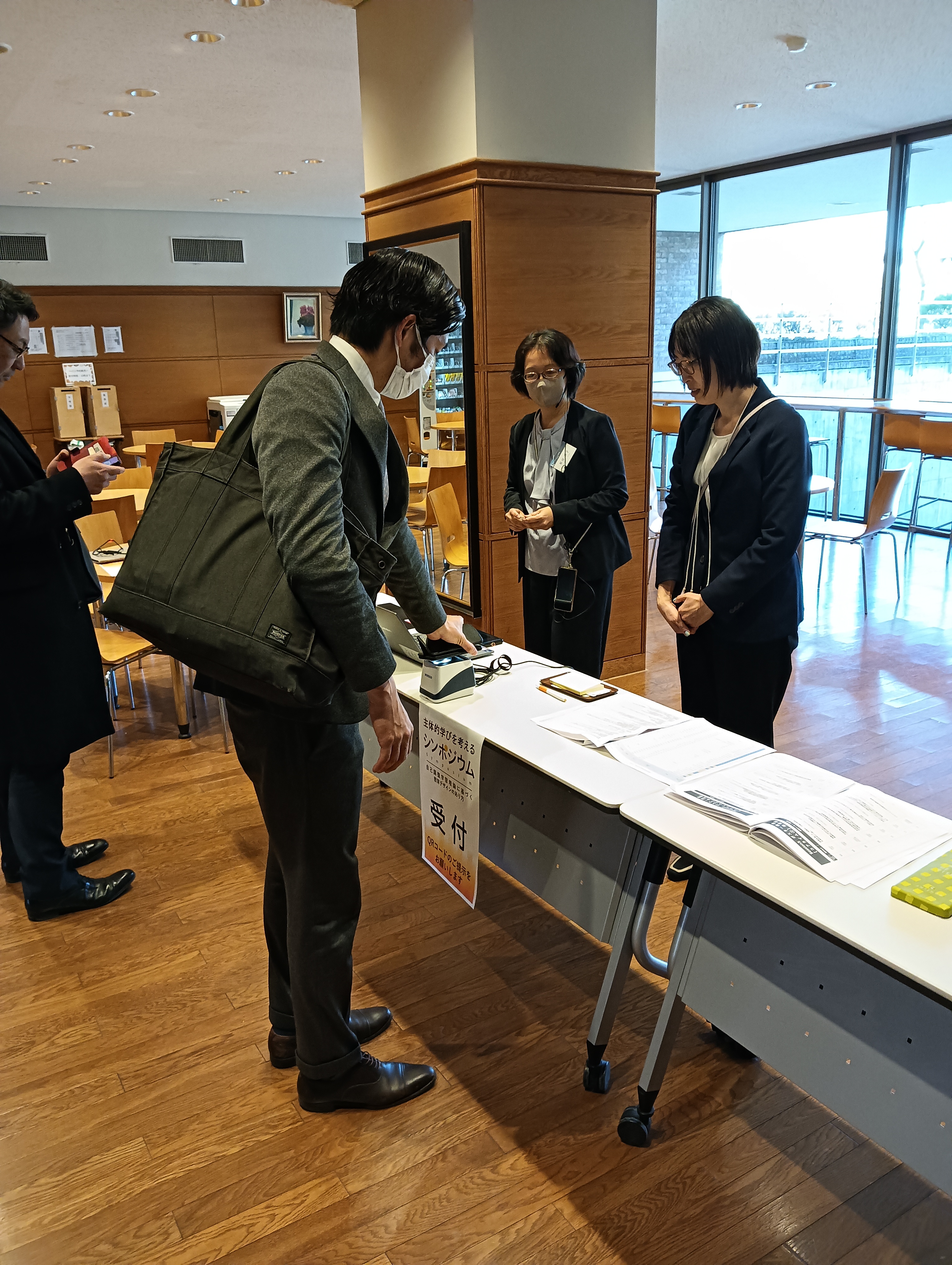 QR受付を行う参加者