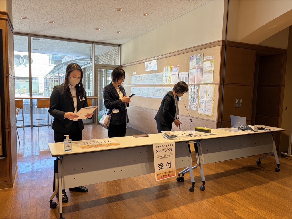 受付スタッフの準備風景